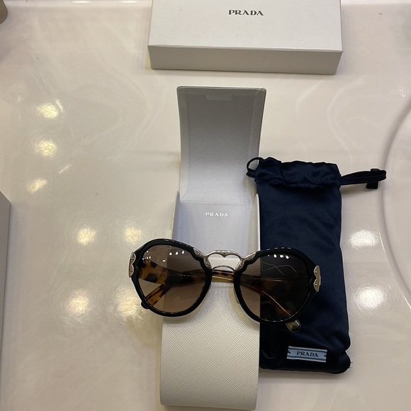 Prada collection , lovely sunglasses. NWT.Made in Italy. Authentic - Picture 4 of 9